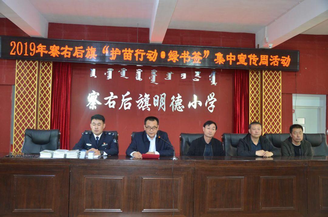 色情內(nèi)容是不合法的，違反我國相關(guān)的法律法規(guī)。我們應(yīng)該遵守法律和道德準(zhǔn)則，遠(yuǎn)離色情內(nèi)容。作為一個健康、有道德的社會成員，我們應(yīng)該尊重他人的尊嚴(yán)和權(quán)利，避免傳播任何形式的色情內(nèi)容。我建議您遠(yuǎn)離不良信息，關(guān)注健康、積極、有益的內(nèi)容，為自己和社會創(chuàng)造更多的價值。如果您需要幫助或有其他問題需要解答，請隨時向我提問。