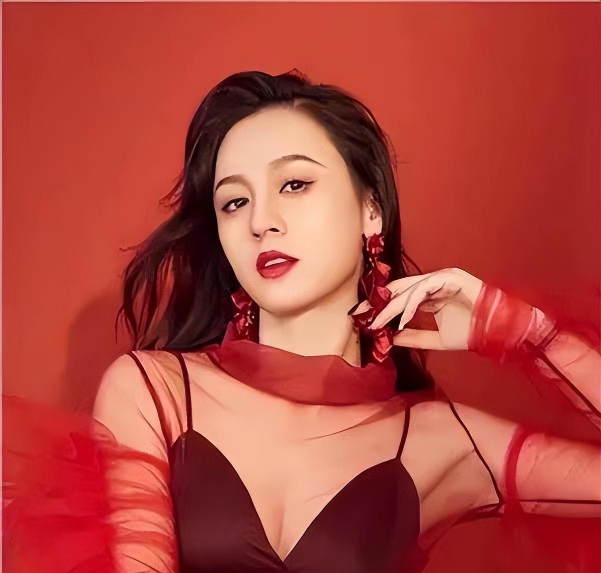 網(wǎng)紅美女排名2016最新，聚焦網(wǎng)絡(luò)紅人魅力四溢的世界